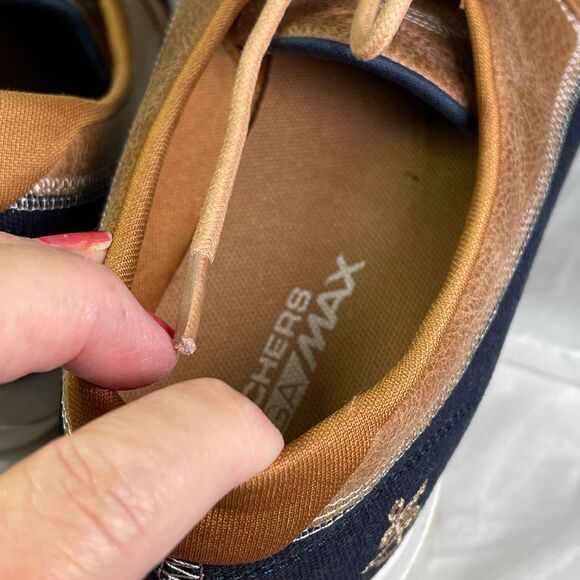 Skechers size 9.5 Woman’s GOwalk Lite- Isla boat shoes canvas leather - Picture 6 of 10